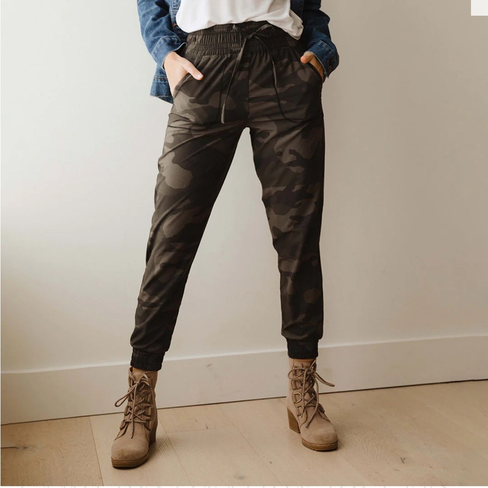 Albion Fit Camo Destination Joggers